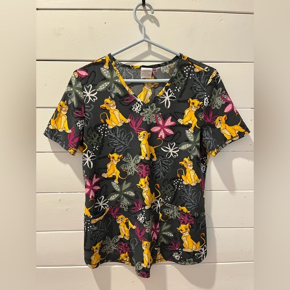 💙 Bundle de 3 hauts de scrub Disney - Taille S
Disney Scrub Top Bundle - Size S - Picture 5 of 8